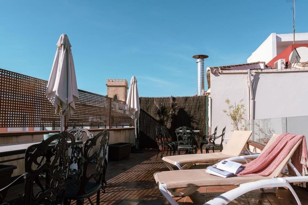 Con Encanto En Patio Sevillano Sevilla